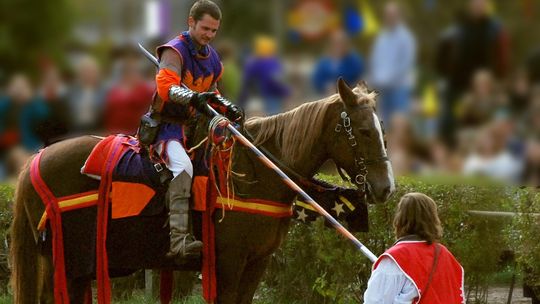 Turnieje rycerskie i warsztaty dawnych rzemiosł. XX Spotkania z Historią na ciechanowskim zamku