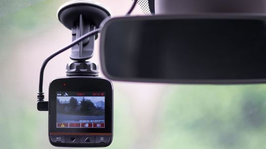 Ucieczka z miejsca kolizji! Kierująca Land Roverem zidentyfikowana dzięki kamerze w drugim pojeździe