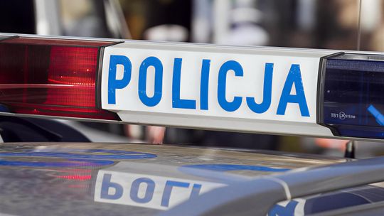 Ucieczka z miejsca wypadku i recydywista z niemal 3 promilami. Niespokojny weekend na drogach powiatu przasnyskiego Sygnały świetlne policyjne