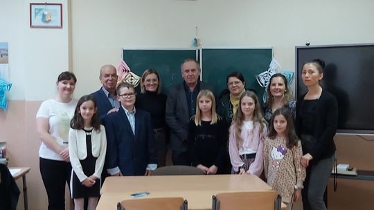 Uczniowie klasy IV z Chotumia otrzymali laptopy