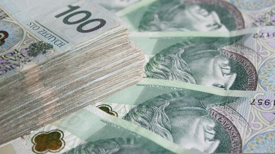 Ujawniono zarobki w szpitalach wojewódzkich. SSW w Ciechanowie na podium Plik banknotów