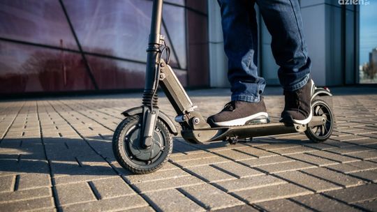 Ukradł hulajnogę, zapomniał o wbudowanym GPS