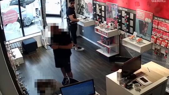 Ukradł telefon z półki wystawowej. Mężczyzny szuka policja