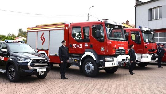 Uroczyste przekazanie samochodów pożarniczych w KP PSP w Przasnyszu
