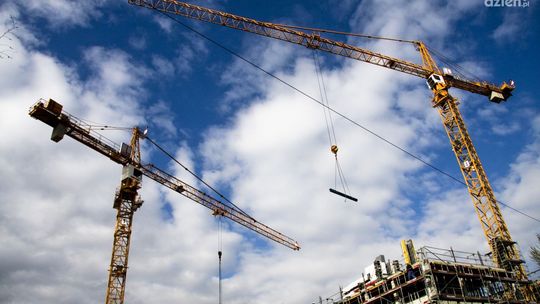 Usługi dźwigowe – kiedy z nich skorzystać?