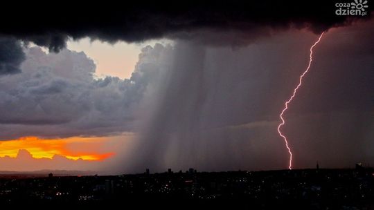 Uwaga burze! Mogą wystąpić trąby powietrzne