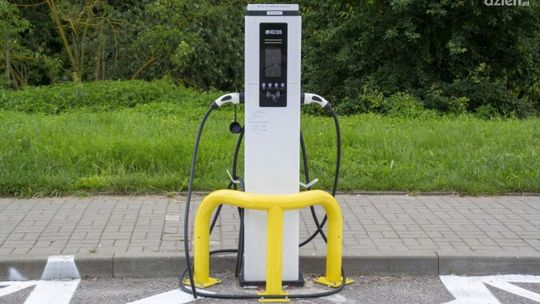 W centrum Ciechanowa za darmo naładujesz auto elektryczne