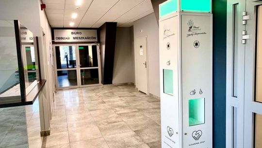 W ciechanowskim starostwie stanął automat do dezynfekcji rąk