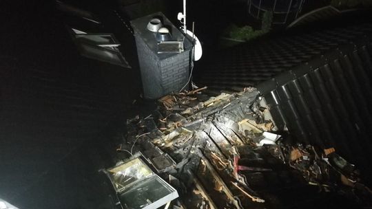 W Kargoszynie palił się dach domu jednorodzinnego (zdjęcia)