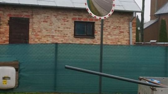 W Lekowie pojawiły się lustra drogowe