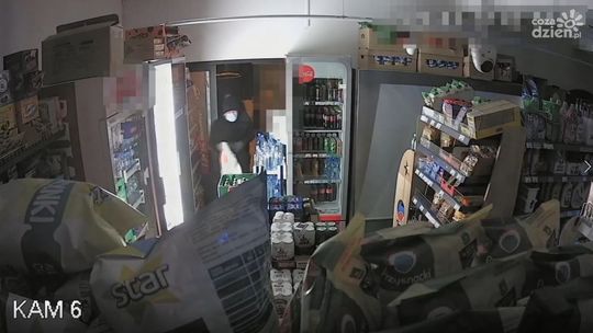 W Stupsku ukradli 300 paczek papierosów, szuka ich policja