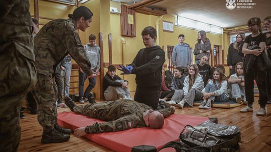 W szkołach w regionie pojawili się żołnierze