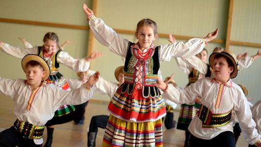 Tańce wirowe przy żywej muzyce. Ruszają warsztaty w Chojnowie