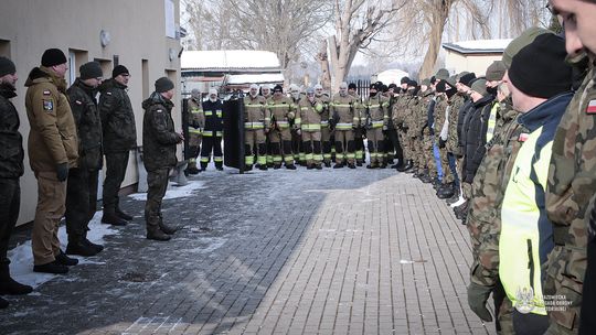 Walka z żywiołem w Mchowie: służby ratunkowe i terytorialsi w ogniu ćwiczeń