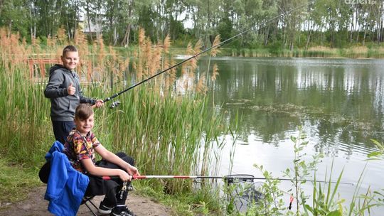 Wędkowali na Krubinie. W Ciechanowie ruszył przedłużony Dzień Dziecka