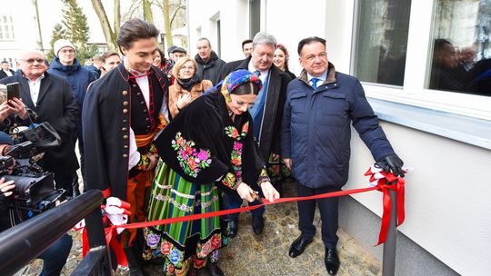 Większy parking i wyremontowana bursa. To wszystko dla artystów znanego zespołu