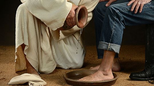 Jezus umywa stopy