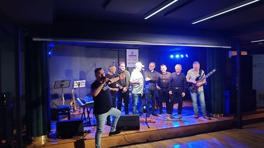 Wiosenny Koncert Bluesowy w Kawiarni Artystycznej – Niezapomniane Muzyczne Doznania!