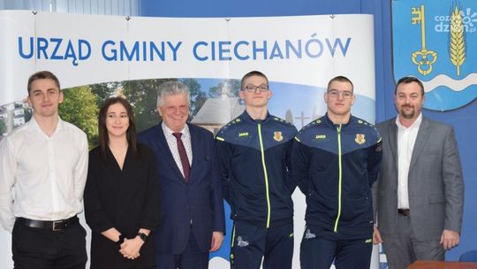 Wójt Marek Kiwit przyznał stypendia sportowe