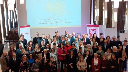 Wręczono statuetki i dyplomy. Laureaci konkursu „Mazowieckie Zdarzenia Muzealne – Wierzba” odebrali je w opinogórskiej oranżerii