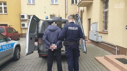 Wrócił do celi po siedmiu godzinach. Chciał podpalić blok