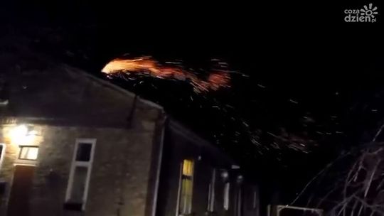 Wybuchł pożar, rodzina spała. Zareagowali policjanci po służbie