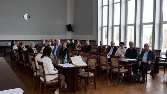 Spotkanie w sprawie umów na "wyjścia z klasą"