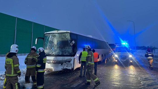 Dwa autobusy po zderzeniu