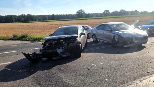 Wypadek na DK10 pod Płońskiem. Dwie kobiety trafiły do szpitala