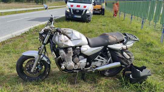 Wypadek na trasie S7 koło Dąbka. Ranny motocyklista trafił do szpitala