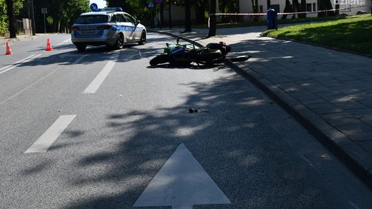 Wyprzedzał na łuku drogi. Motocyklista nie żyje