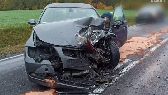 Wyprzedzał na podwójnej ciągłej - doprowadził do groźnego wypadku 