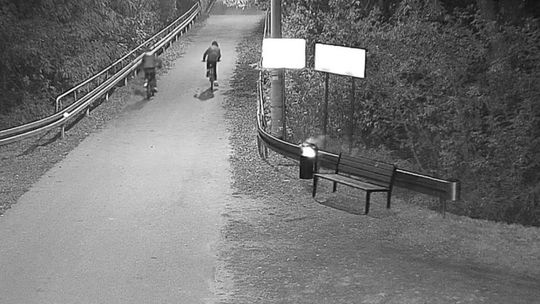 Wysadzili kosz w Pułtusku, wandali nagrał monitoring