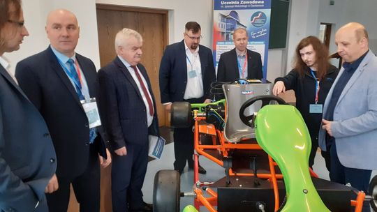 Wyścigowy i ekologiczny, elektryczny bolid - cudo rodem z PUZ