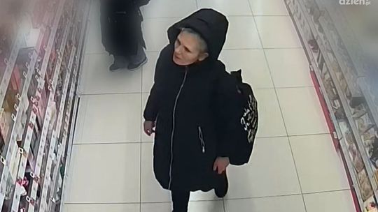 Wyszła ze sklepu i zapomniała zapłacić. Szuka jej policja
