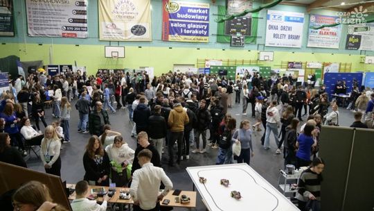 XIII Powiatowe Forum Edukacji Młodzieży w Mławie. Rekordowa liczba wystawców i uczniów