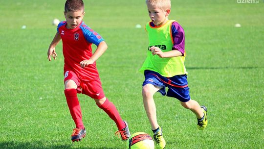 Z obozu sportowego do  szpitala. Policja i sanepid ustalają czym zatruły się dzieci