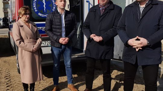 Za pośrednictwem ciechanowskiego ratusza kolejna karetka od Mazowsza pojechała do Ukrainy  