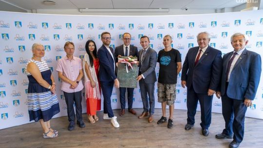 Zaginiona zabytkowa tablica wróciła do Ciechanowa