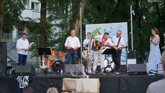 Załoga poprowadziła żaglowiec do bezpiecznej przystani. Koncert szant w Ciechanowie już za nami [fotorelacja]