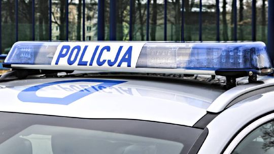 Zasnął za kierownicą na trasie S7. Toyota roztrzaskała się o bariery, kierowca w szpitalu