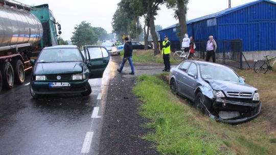 Zderzenie dwóch osobówek pod Płońskiem