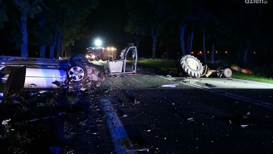 Zderzenie z ciągnikiem rolniczym - dwie osoby w szpitalu