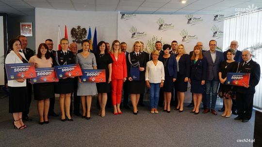 Ziarnko do ziarnka. Powiat ciechanowski przekazał wsparcie finansowe jednostkom OSP na bieżącą działalność