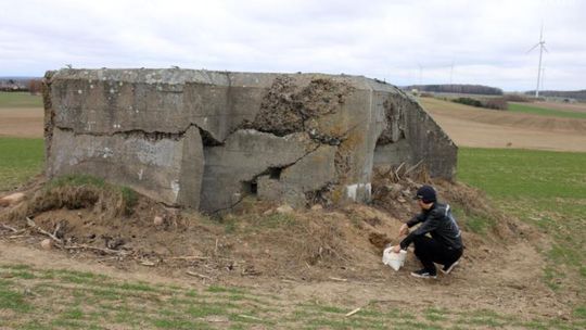 Ziemia z pola Bitwy pod Mławą trafi do symbolicznego grobu w Przytocznej