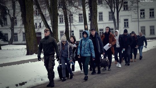 Zimowe wakacje można spędzić w wojsku i jeszcze na tym zarobić. Rozpoczęły się "Ferie z WOT"