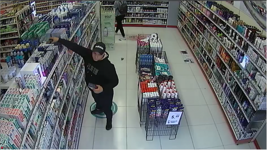 Złodziej kosmetyków poszukiwany! Kradł w ciechanowskich drogeriach
