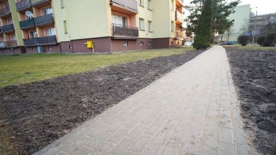 Zmiany na ciechanowskim osiedlu. Jest chodnik, będzie ścieżka rowerowa
