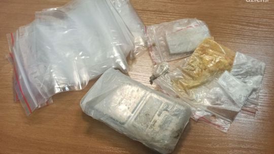 Znowu narkotyki w Raciążu. 27-latek z amfetaminą i mefedronem