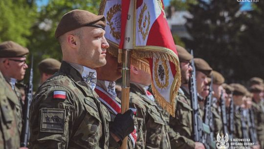 Żołnierze 5 MBOT uczcili Dzień Flagi i Święto Konstytucji 3 Maja w Ciechanowie